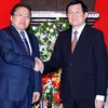 Chủ tịch nước Trương Tấn Sang đón Tổng thống Tsakhiagiin Elbegdorj. (Ảnh: Nguyễn Khang/TTXVN)
