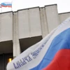 Cờ Nga được cắm trên nóc tòa nhà quốc hội ở Simferopol, Crimea (Nguồn: AFP)