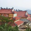 Chùa Ba Vàng tọa lạc trên đỉnh ngon núi Thành Đẳng. (Nguồn: phatgiao.org.vn)