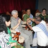 Tổng Bí thư và Phu nhân đi thăm và chúc Tết của Lào