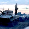 "Xe tăng và bọc thép Ukraine ầm ầm tiến về miền Đông"