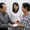 Bí thư Thành ủy Thành phố Hồ Chí Minh Lê Thanh Hải thăm, tặng quà Tết cho đồng bào dân tộc Hoa ở huyện Nhà Bè.(Ảnh: Thế Anh/TTXVN)