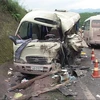 Xe khách đối đầu xe tải trên đèo, 9 người thương vong 