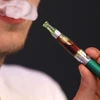 WHO kêu gọi cấm bán thuốc lá điện tử cho trẻ vị thành niên