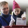 Người dân Latvia tiến hành bỏ phiếu bầu cử quốc hội mới