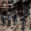 Số nạn nhân thiệt mạng vì động đất Nepal đã lên gần 7.600