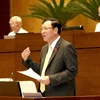 Bộ trưởng Bộ Giáo dục và Đào tạo Phạm Vũ Luận trả lời chất vấn của đại biểu Quốc hội. (Ảnh: Phương Hoa/TTXVN)