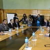 Tổng Thư ký Liên hợp quốc Ban Ki-moon (phải), Ngoại trưởng Yemen Riad Yassin (trái) tại vòng đàm phán ở Geneva ngày 15/6. (Nguồn: AFP/TTXVN)