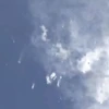 Hình ảnh tên lửa SpaceX Falcon 9 màu trắng vỡ tan thành từng mảnh. (Nguồn: NASA TV)