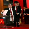 Bỏ phiếu bầu Ban Chấp hành Đảng bộ Tổng Công ty Điện lực thành phố Hà Nội nhiệm kỳ 2015-2020. (Ảnh: Ngọc Hà/TTXVN)