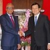 Chủ tịch nước Trương Tấn Sang đón Tổng thống Md. Abdul Hamid. (Ảnh: Nguyễn Khang/TTXVN)
