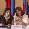 Ngoại trưởng Colombia Maria Angela Holguin (phải) và Ngoại trưởng Venezuela Delcy Rodriguez tại cuộc họp giải quyết khủng hoảng biên giới, ở Cartagena, Colombia. (Nguồn: AFP)