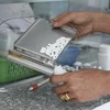 Thuốc ARV được đóng gói để cấp phát cho bệnh nhân tại Trung tâm Y tế cộng đồng quận 8, Thành phố Hồ Chí Minh. (Ảnh: Phương Vy/TTXVN)