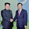 Ủy viên Thường vụ Bộ Chính trị Đảng Cộng sản Trung Quốc Lưu Vân Sơn hội kiến với nhà lãnh đạo Triều Tiên Kim Jong-un. (Nguồn: Xinhua) 