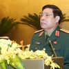 Bộ trưởng Bộ Quốc phòng Phùng Quang Thanh trình bày Tờ trình về dự án Luật quân nhân chuyên nghiệp và công nhân, viên chức quốc phòng. (Ảnh: Phương Hoa/TTXVN