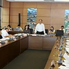 Đại biểu Quốc hội các tỉnh Ninh Bình, Đắk Nông, Kiên Giang, Long An thảo luận ở tổ. (Ảnh: Nguyễn Dân/TTXVN)