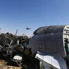 Mảnh vỡ máy bay Nga A321 tại hiện trường vụ rơi máy bay ở khu vực Hassana, thành phố Arish, bắc Ai Cập ngày 1/11. (Nguồn: THX/TTXVN)
