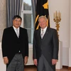 Đại sứ Đoàn Xuân Hưng và Tổng thống Đức Joachim Gauck tại lễ trình Quốc thư, ngày 10/11. (Ảnh :Mạnh Hùng/TTXVN)
