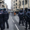 Cảnh sát Nga phong tỏa khu vực Đại sứ quán Thổ Nhĩ Kỳ ở Moskva sau khi bị người biểu tình Nga tấn công bằng gạch và trứng. (Nguồn: mashable.com)