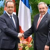 Tổng thống Pháp Francois Hollande gặp Chủ tịch Cuba Raul Castro ở La Habana, tháng 5. (Nguồn: AFP)