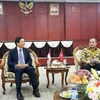Đại sứ Việt Nam tại Indonesia, Hoàng Anh Tuấn chào xã giao Bộ trưởng Marwan Jafar. (Ảnh: Đỗ Quyên/Vietnam+)