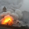 Đám cháy lớn bao trùm toàn bộ phần mái bảo tàng. (Nguồn: EFE)