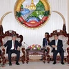 Thủ tướng Lào Thongsing Thamavong tiếp Bộ trưởng Tư pháp Hà Hùng Cường. (Ảnh: Phạm Kiên/Vietnam+)