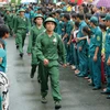 Thanh niên Thành phố Thủ Dầu Một, tỉnh Bình Dương lên đường làm nghĩa vụ quân sự. (Ảnh: Quách Lắm/TTXVN).