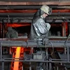 Một công nhân làm việc trong nhà máy thép của công ty Arcelor Mittal ở Hamburg, Đức. (Nguồn: Reuters).