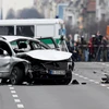 Cận cảnh hiện trường vụ nổ ôtô nghi bị cài bom ở Berlin