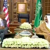 Quốc vương Saudi Arabia Salman bin Abdulaziz al-Saud (phải) có cuộc gặp với Tổng thống Mỹ Barack Obama đang trong chuyến thăm Saudi Arabia. (Nguồn: AFP/TTXVN)