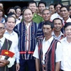 Thủ tướng Nguyễn Xuân Phúc đến thăm xã N’Thôl Hạ, huyện Đức Trọng. (Ảnh: Thống Nhất/TTXVN)