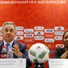 Tổng Thư ký FIFA Fatma Samoura (phải) và Bộ trưởng Thể thao Nga Vitaly Mutko tại buổi họp báo về World Cup 2018 ở Moskva, ngày 5/7. (Nguồn: Reuters)