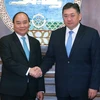 Thủ tướng Chính phủ Nguyễn Xuân Phúc hội kiến Chủ tịch Quốc hội Mông Cổ Miyegombo Enkhbold. (Ảnh: Thống Nhất/TTXVN)