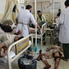 Chữa trị cho các nạn nhân bị thương trong vụ đánh bom ở tỉnh Takhar, Afghanistan ngày 20/6. (Nguồn: AFP/TTXVN)