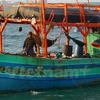 Cảnh sát Thái Lan bắt giữ tàu cá của ngư dân Việt Nam tháng 4/2016 (Ảnh: Cơ quan Thường trú Bangkok)