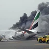 [Video] Máy bay UAE bốc cháy dữ dội khi hạ cánh ở Dubai