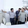Thủ tướng Nguyễn Xuân Phúc thăm Dự án xây mới cơ sở II, Bệnh viện hữu nghị Việt Đức tại phường Nhân Chính, thành phố Phủ Lý. (Ảnh: An Đăng/TTXVN)
