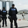 Cảnh sát Singapore bảo vệ khu vực trung tâm Vịnh Marina. (Nguồn: channelnewsasia.com) 