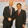 Phó Thủ tướng, Bộ trưởng Ngoại giao Phạm Bình Minh đón và hội đàm với Bộ trưởng Ngoại giao Canada Stephane Dion, sang thăm chính thức Việt Nam. (Ảnh: Nguyễn Khang/TTXVN)
