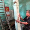 Ngôi nhà của bà Lê Thị Dĩnh ở phường An Mỹ nằm trong vùng quy hoạch treo đang bị xuống cấp nghiêm trọng. (Ảnh : Đỗ Trưởng/TTXVN)