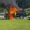Chiếc xe Jeep của Nathan Dornacher bị lửa bao phủ. (Nguồn: Facebook/Nathan Lydia Dornacher)