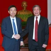 Ông Đinh Thế Huynh, Ủy viên Bộ Chính trị, Thường trực Ban Bí thư tiếp Đại sứ đặc mệnh toàn quyền Hàn Quốc tại Việt Nam Lee Hyuk. (Ảnh: Doãn Tấn/TTXVN)