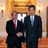 Thủ tướng Chính phủ Nguyễn Xuân Phúc gặp ông Lương Chấn Anh, Trưởng Khu hành chính đặc biệt Hong Kong. (Ảnh: Thống Nhất/TTXVN)