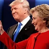 Bà Hillary Clinton và ông Donald Trump trong cuộc tranh luận đầu tiên. (Nguồn: AP)