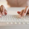 Nghiên cứu mới: Gõ bàn phím một ngón không chậm hơn 10 ngón