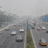 Ôtô di chuyển trên đường phố Bắc Kinh, Trung Quốc. (Nguồn: THX/TTXVN)