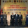 Bộ trưởng Bộ Công an Tô Lâm chụp ảnh chung với các đại biểu dự Diễn đàn. (Ảnh: Doãn Tấn/TTXVN)