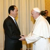 Giáo hoàng Francis đón tiếp Chủ tịch nước Trần Đại Quang. (Ảnh: Nhan Sáng/TTXVN)
