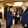 Thủ tướng Nhật Bản Shinzo Abe (trái) gặp Tổng thống đắc cử Mỹ Donald Trump (phải) tại New York. (Nguồn: Getty)